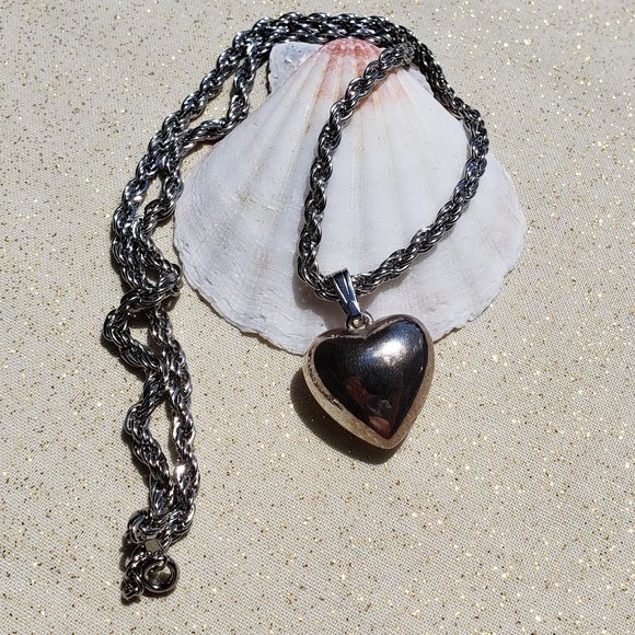 Vintage silver puffy heart necklace 24mm 1" - Picture 3 of 3